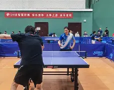 菲律宾队员在比赛中奋力拼搏，为球队争得胜利