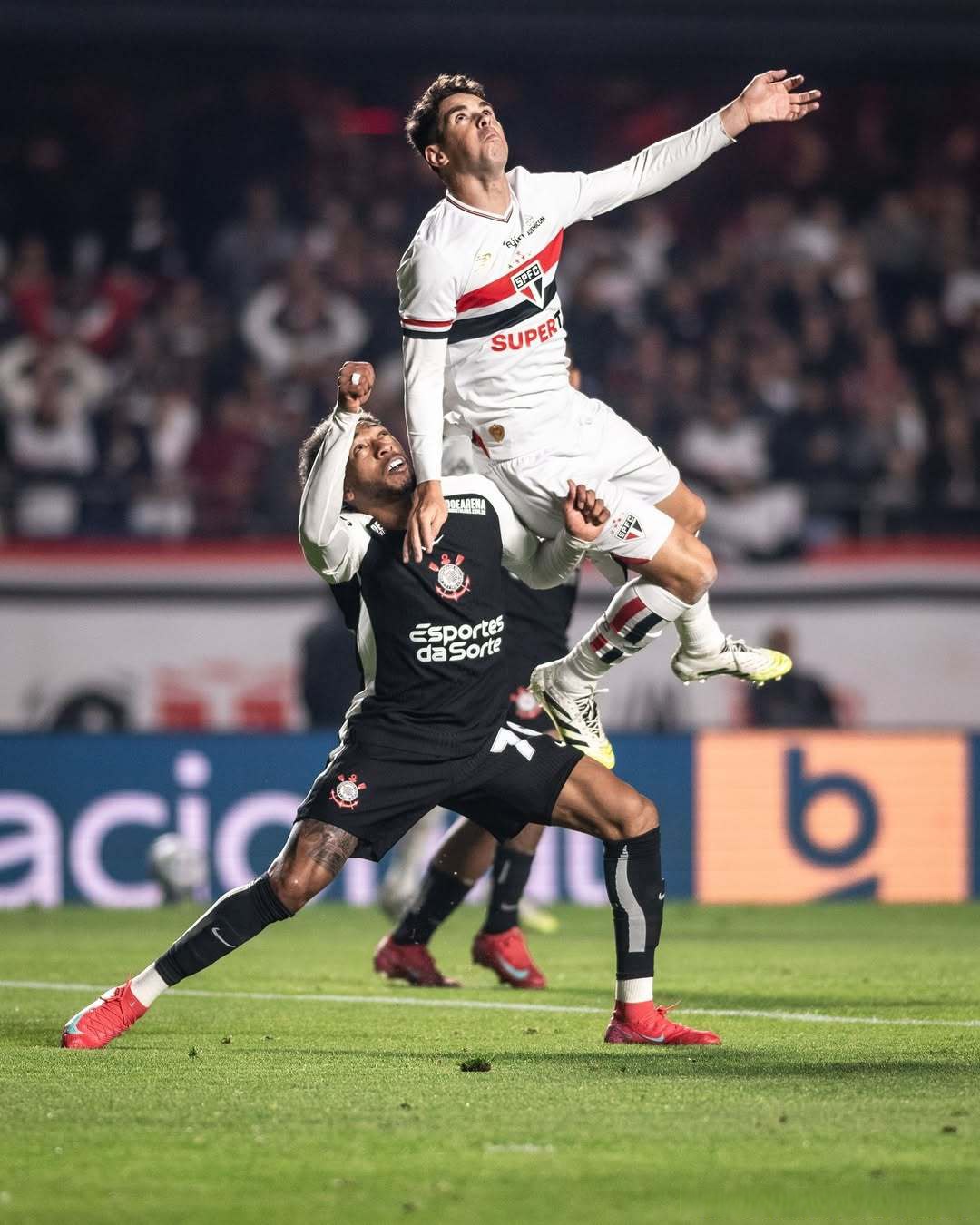 欧洲德比再掀战火，巴萨豪取三分(踢巴萨踢巴萨踢拜仁慕尼黑我厂已崩)