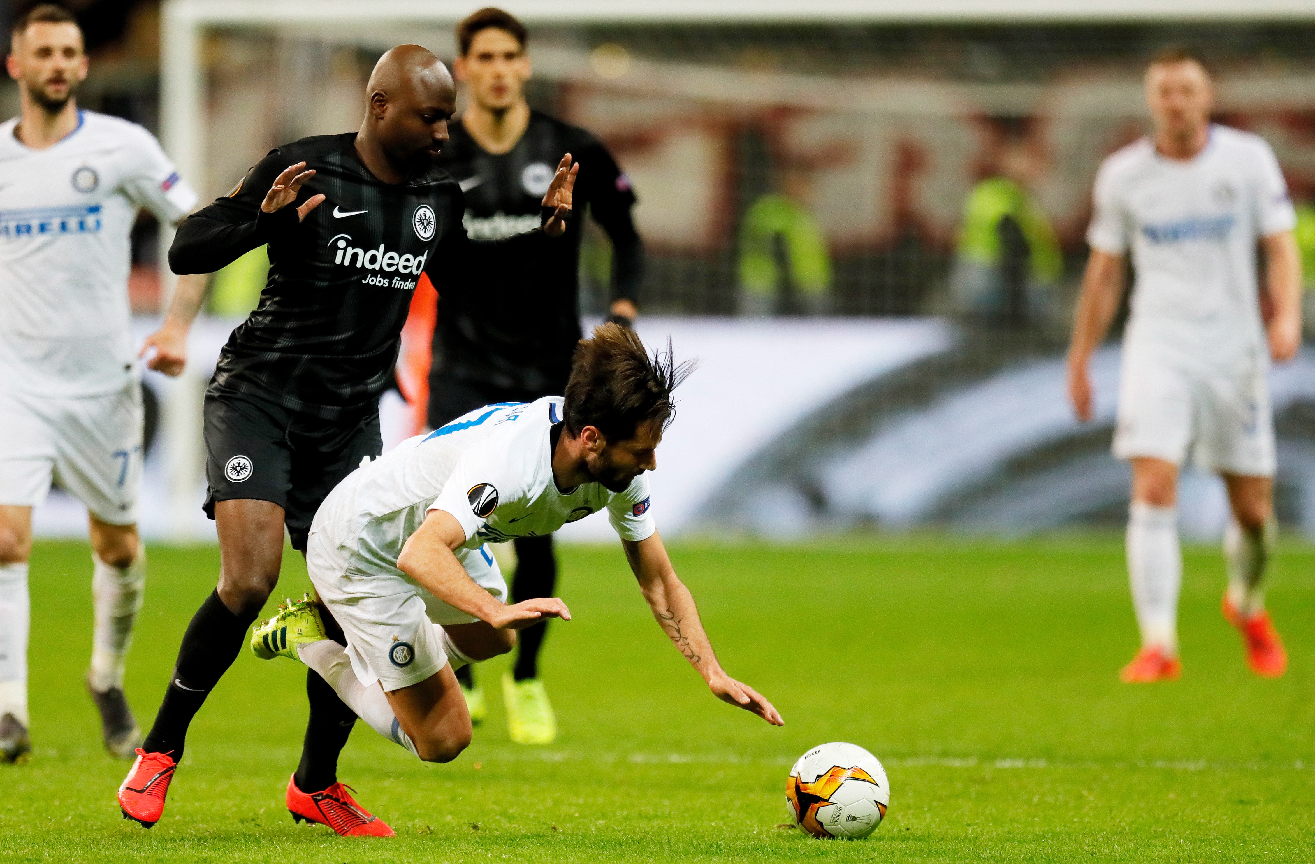 苹果手机-足坛精彩纷呈,欧洲两队交手凶狠的球员